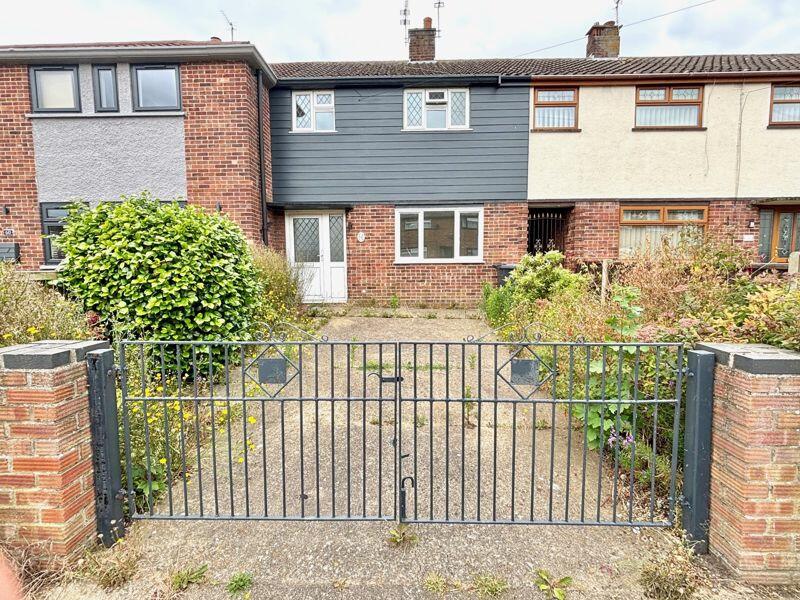3 bedroom terraced house for sale in Newnham Green, Gorleston, Great