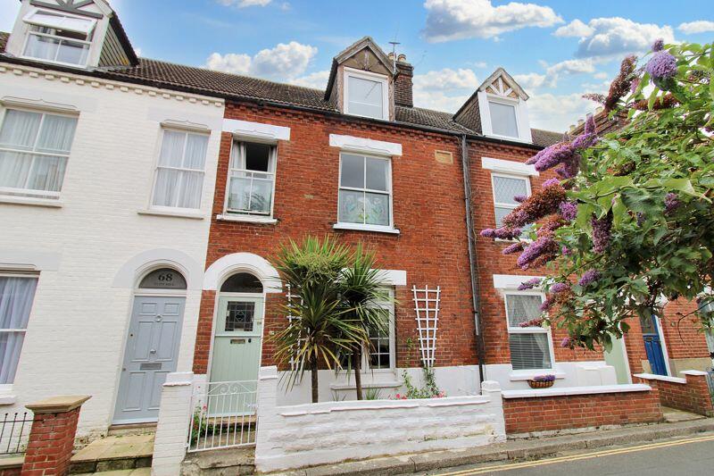 4 bedroom terraced house for sale in Cliff Hill, Gorleston, Great