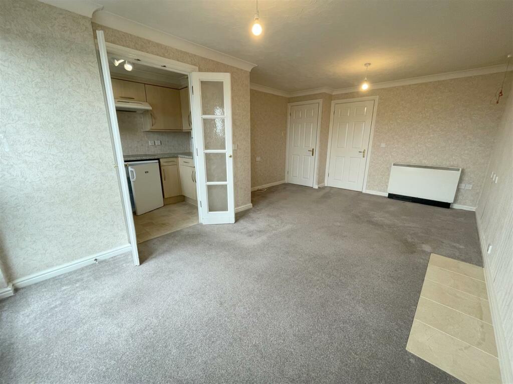 1 bedroom retirement property for sale in Giffords Court, Melksham, SN12