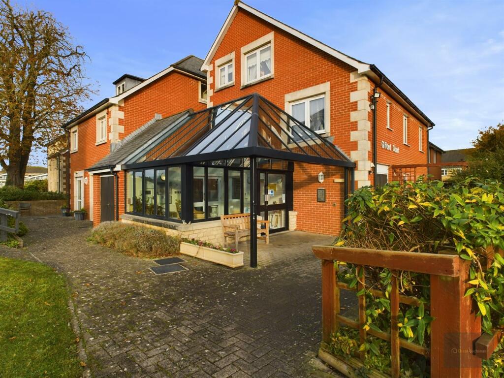1 bedroom retirement property for sale in Gifford Court, Melksham, SN12