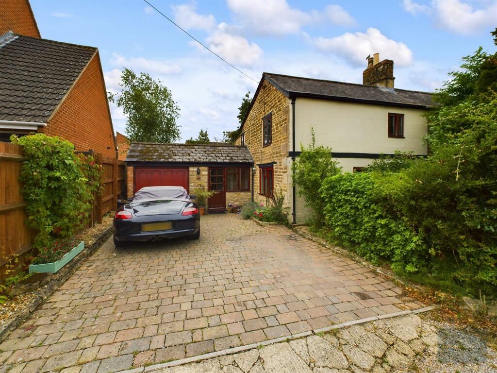 3 bedroom house for sale in Snarlton Lane, Melksham, SN12