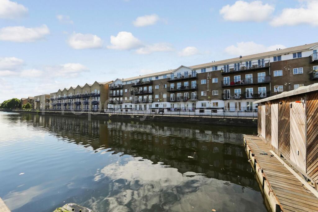 Main image of property: Kingsbridge Court, Dockers Tanner Road, Isle Dogs, E14
