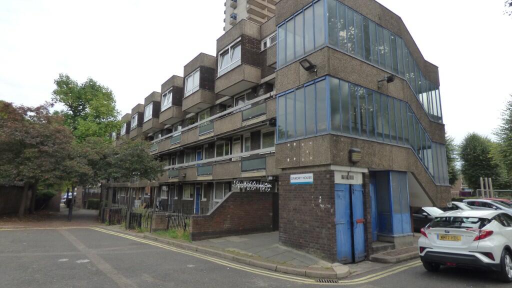 1 bedroom flat for sale in Abbeyfield Estate, London, SE16