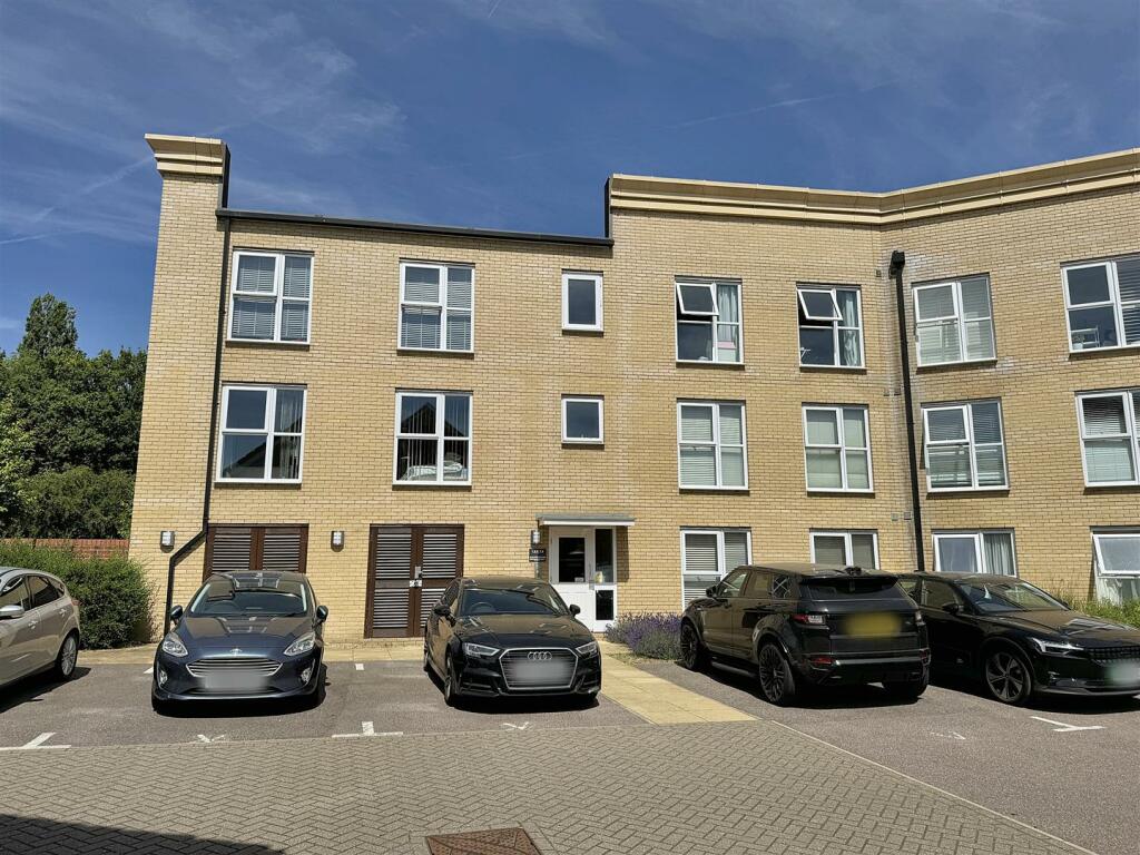 2 bedroom apartment for sale in Broadhurst Place, Basildon, SS14