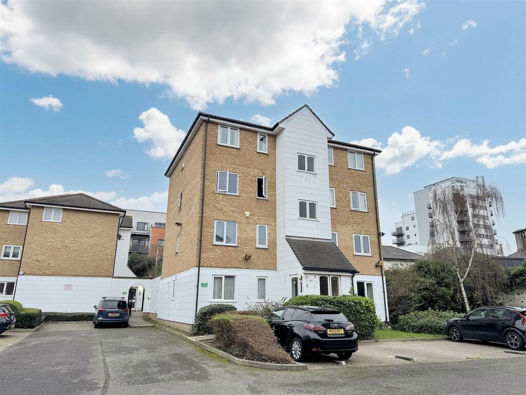 Main image of property: Carolina Close, Stratford