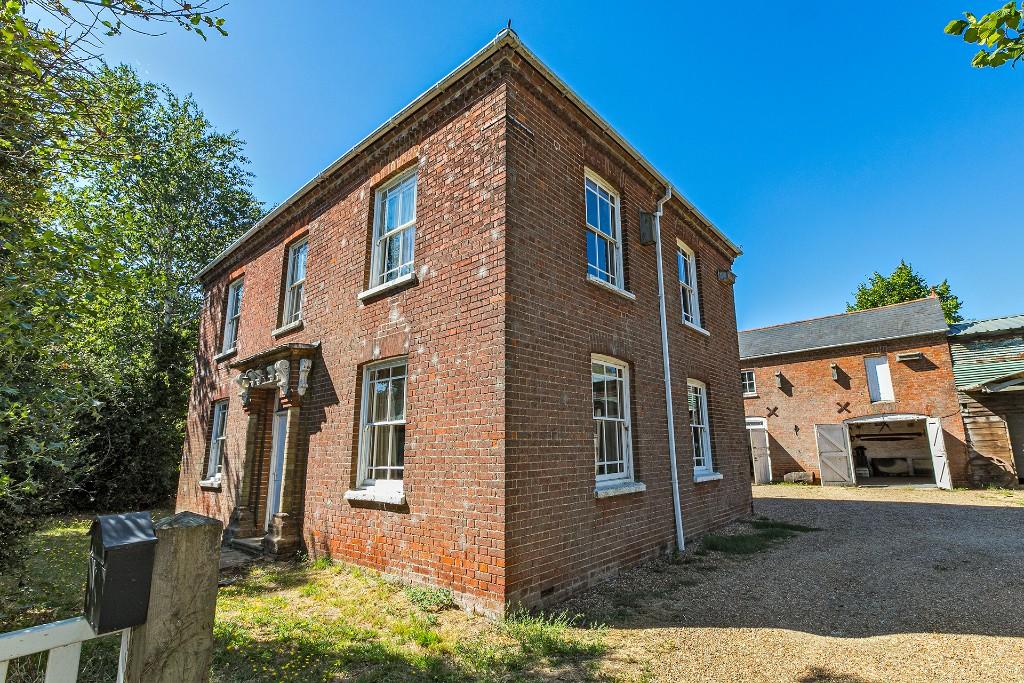 3 bedroom detached house for sale in Salford Road, Aspley Guise, Beds