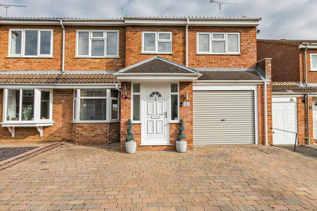 4 bedroom semidetached house for sale in Hutton Way, Woburn Sands, MK17