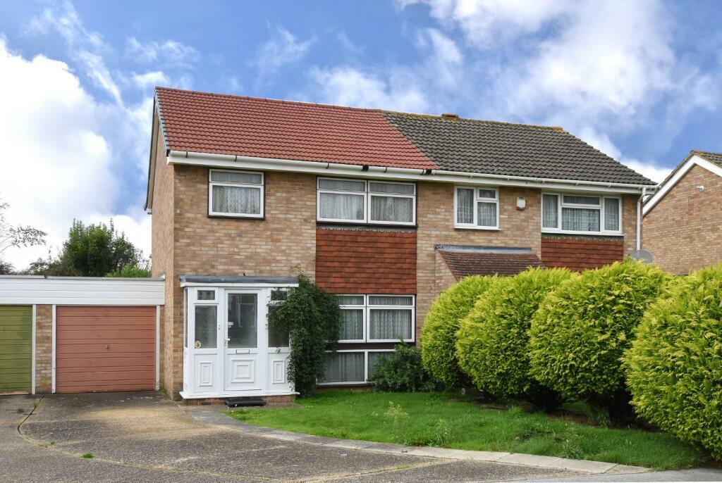 3 bedroom semidetached house for sale in Loxwood Close, Orpington, BR5