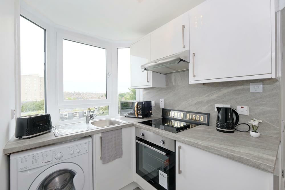 Additional property image - Summerfield Terrace, Top Floor Right, AB24