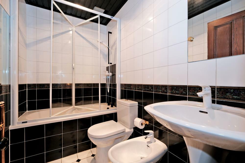 Additional property image - Richmondhill Place, Aberdeen, AB15