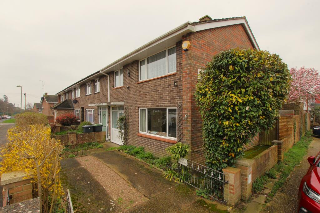 3 bedroom end of terrace house for sale in Forestside Avenue, Havant, PO9