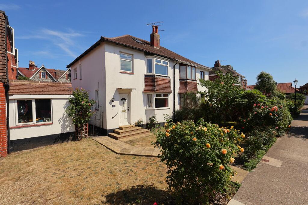 Main image of property: Manor Close, Havant