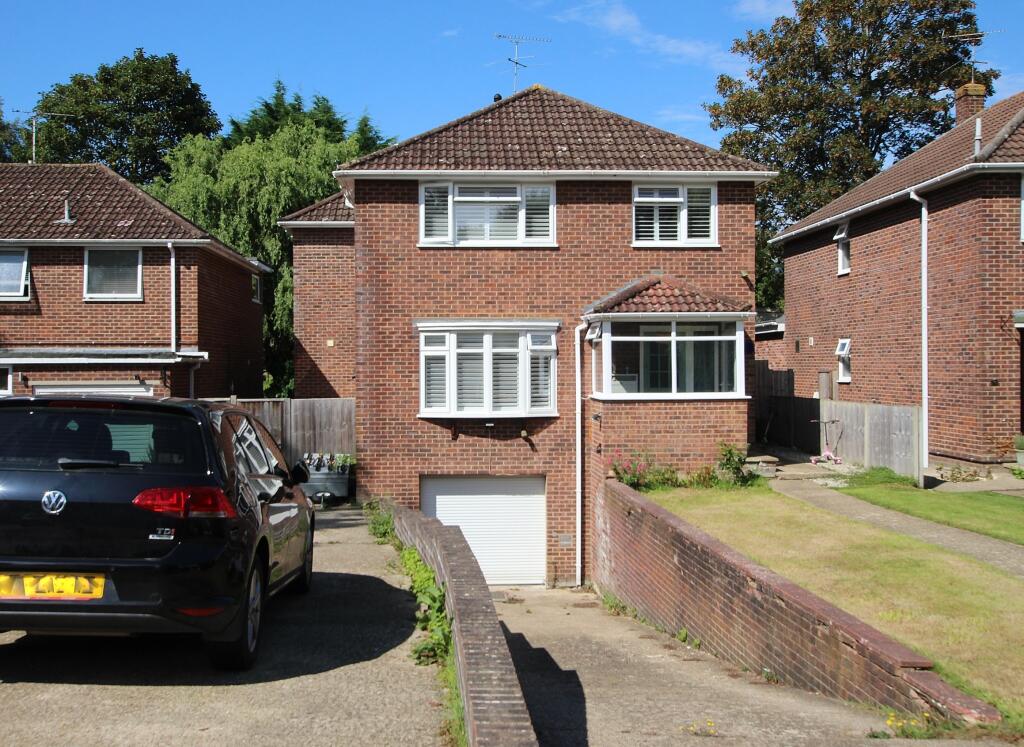 4 bedroom detached house for sale in Whittington Close, Hythe, SO45