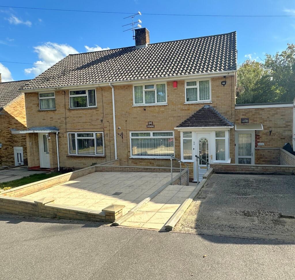 Main image of property: Rosebery Avenue, Hythe