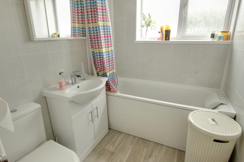 2 bedroom for sale in Hythe, SO45