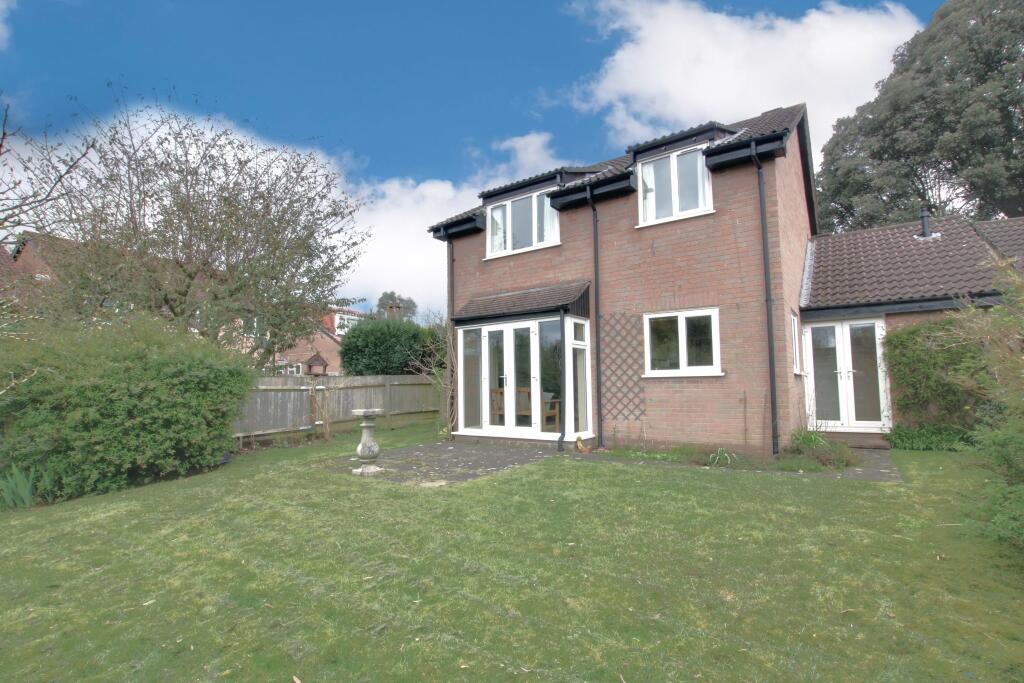 4 bedroom detached house for sale in Rownhams, Southampton, SO16