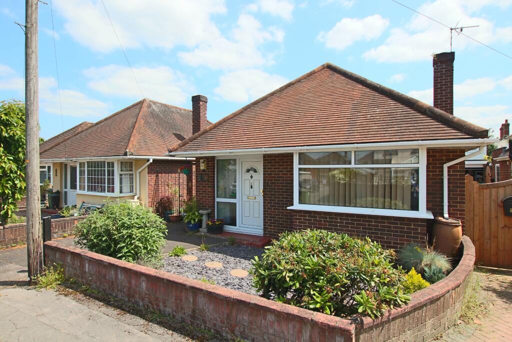 2 bedroom detached bungalow for sale in Woolston, Southampton, SO19