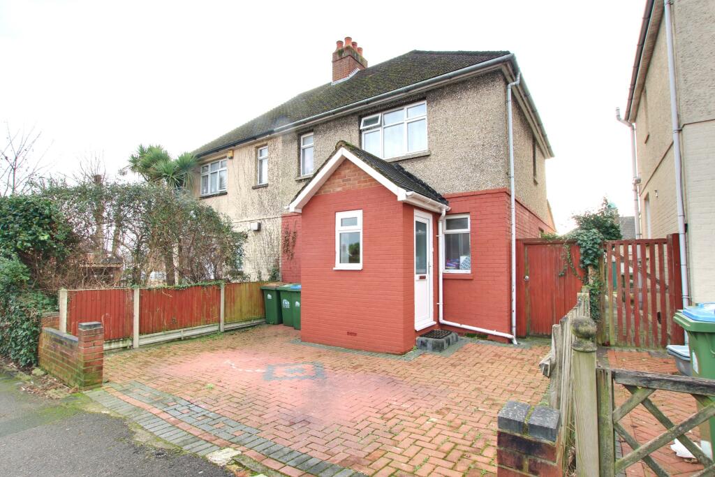 3 bedroom semi-detached house for sale in Bassett Green, Southampton, SO16