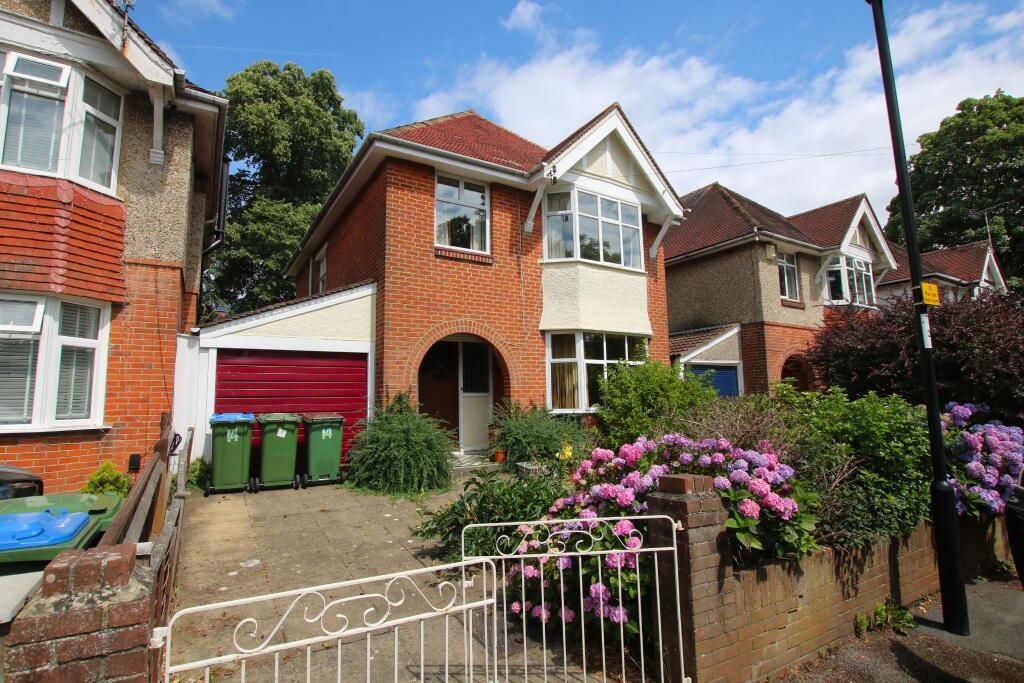 3 bedroom link detached house for sale in Banister Park, Southampton, SO15