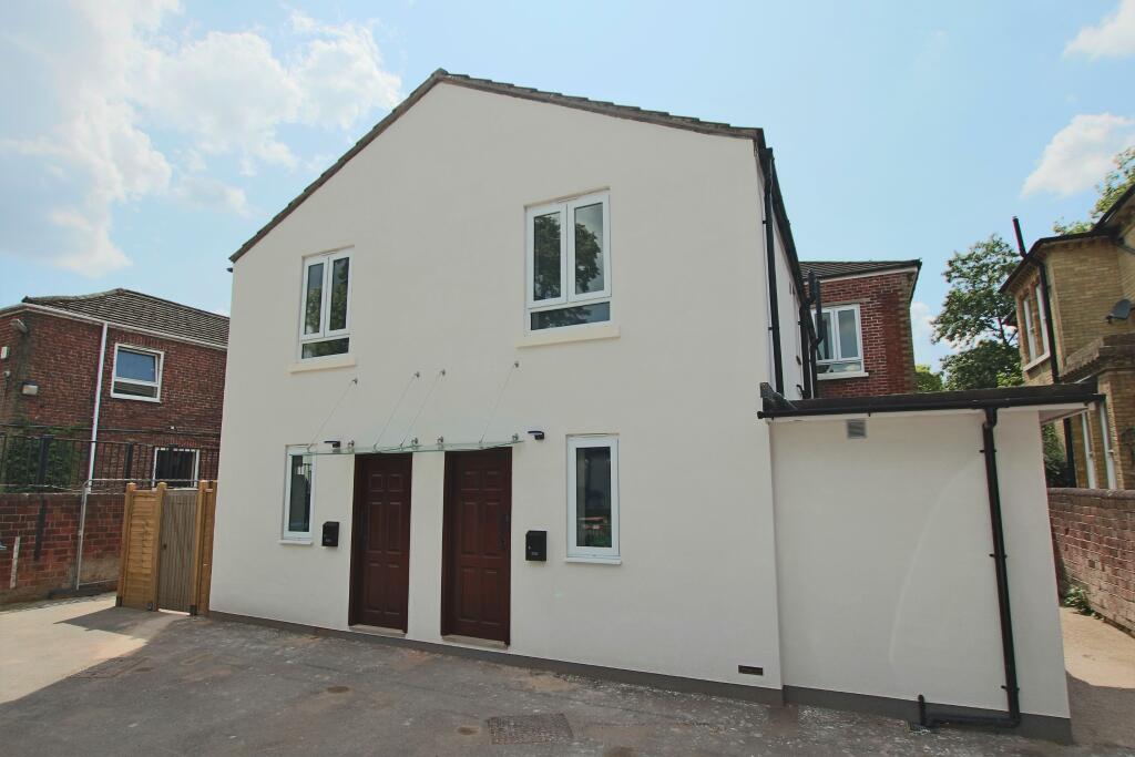 3 bedroom semi-detached house for sale in Inner Avenue, Southampton, SO17