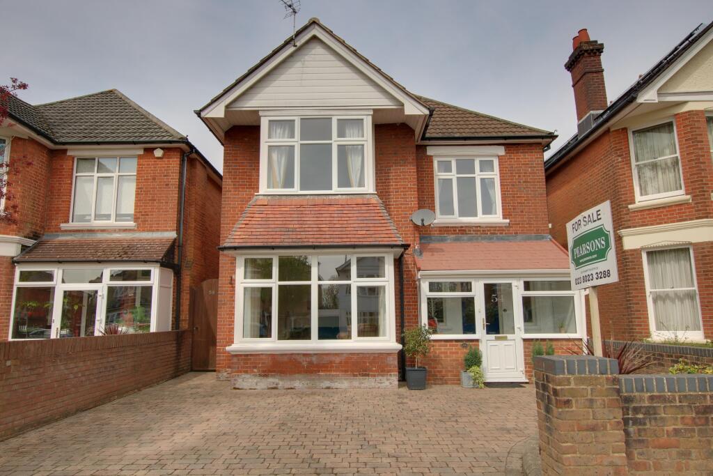 4 bedroom detached house for sale in Shirley, Southampton, SO15