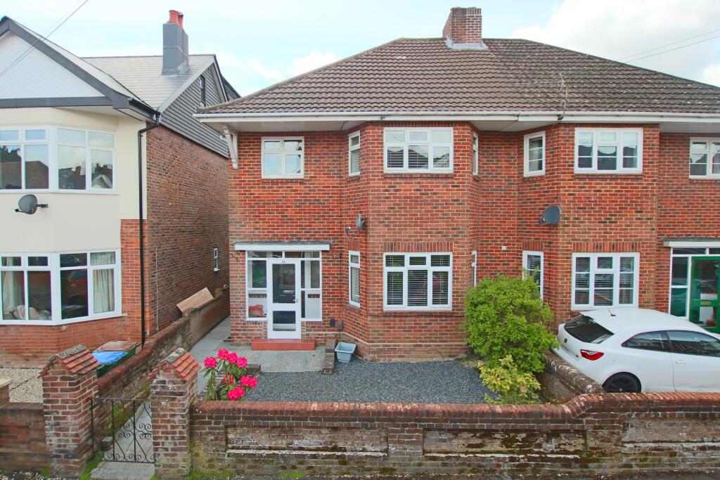 3 bedroom semi-detached house for sale in Upper Shirley, Southampton, SO15