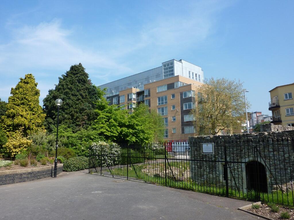 Main image of property: High Street, Southampton