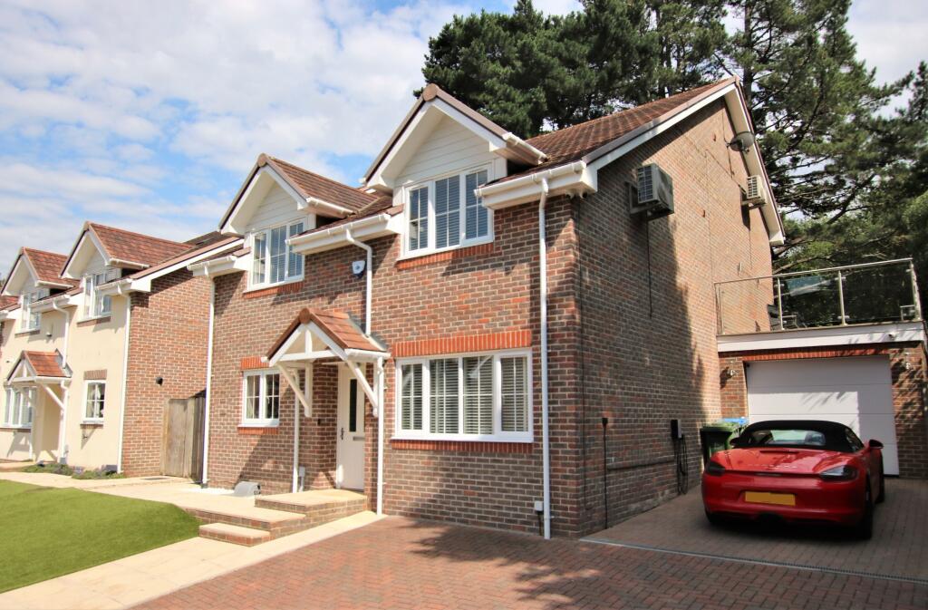 4 bedroom detached house for sale in West End, Southampton, SO18