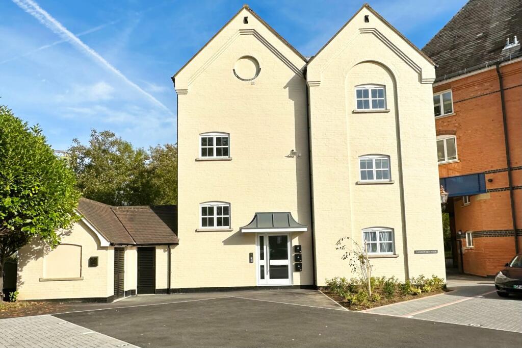 2 bedroom apartment for sale in Sheering Lower Road, Sawbridgeworth, CM21