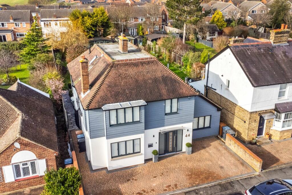 4 bedroom detached house for sale in Sayesbury Road, Sawbridgeworth, CM21