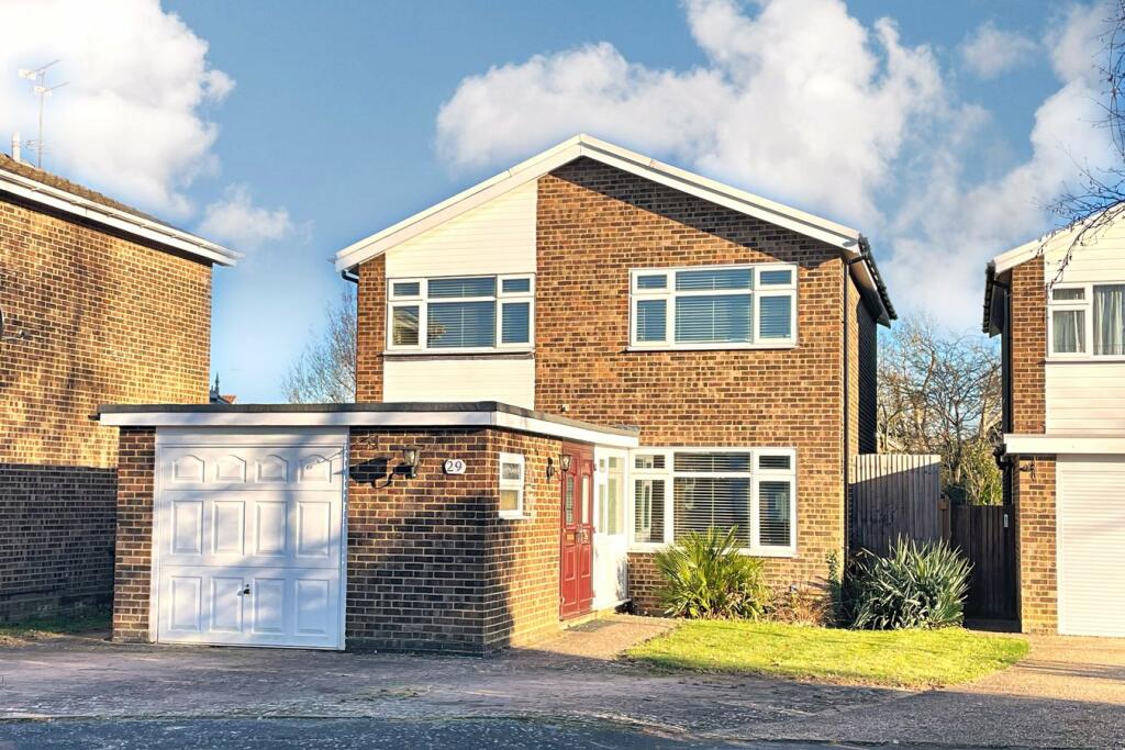 4 bedroom detached house for sale in Wychford Drive, Sawbridgeworth, CM21