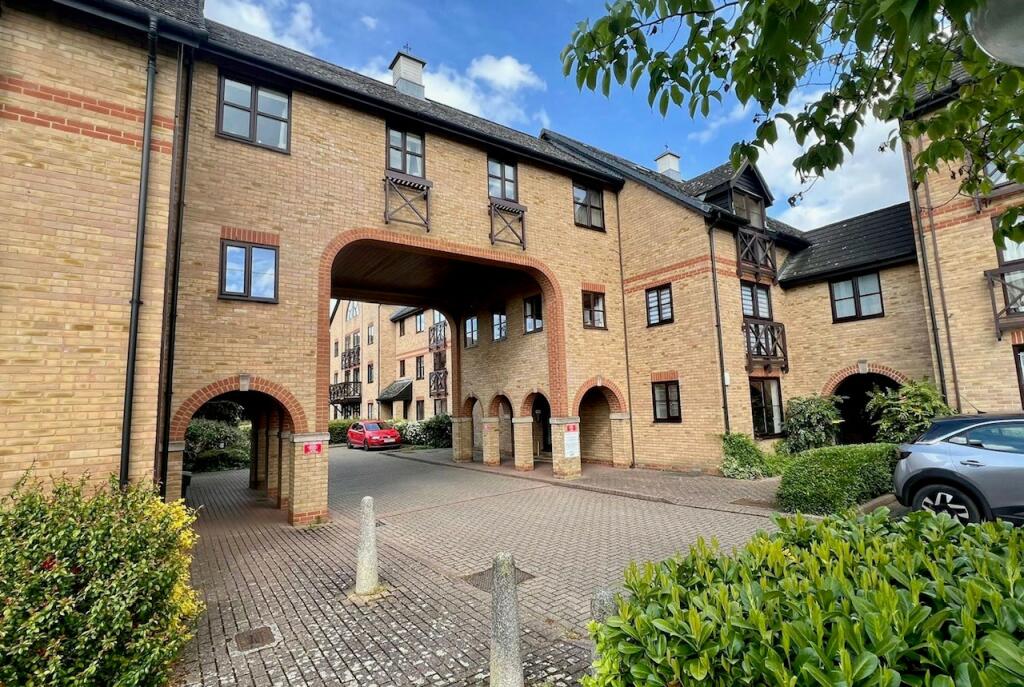 2 bedroom apartment for sale in Lawrence Moorings, Sawbridgeworth, CM21