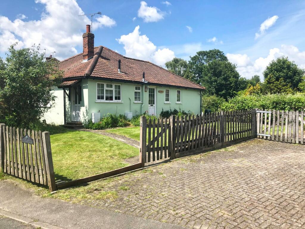 2 bedroom detached bungalow for sale in Cannons Lane, Hatfield Broad Oak, Stortford, CM22