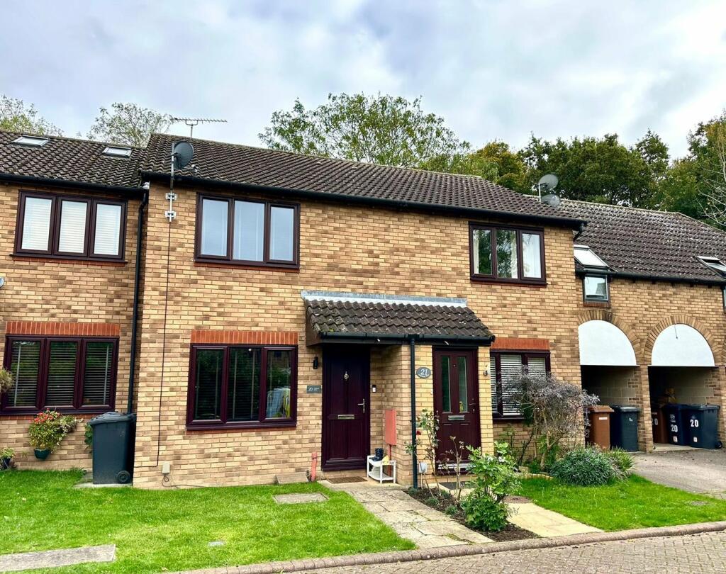 2 bedroom terraced house for sale in Anglesey Close, Stortford