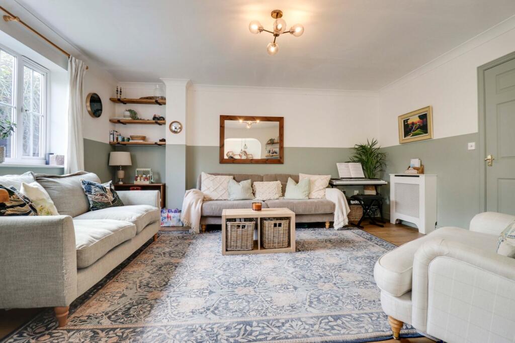 Additional property image - Hurn Grove, Bishop's Stortford, CM23