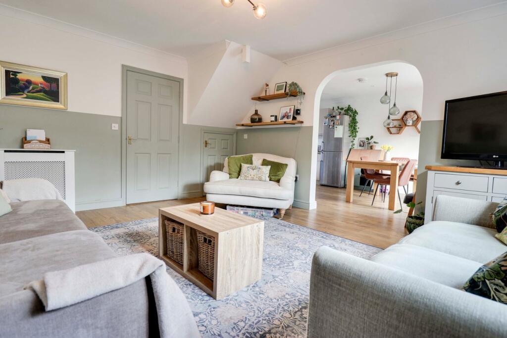 Additional property image - Hurn Grove, Bishop's Stortford, CM23