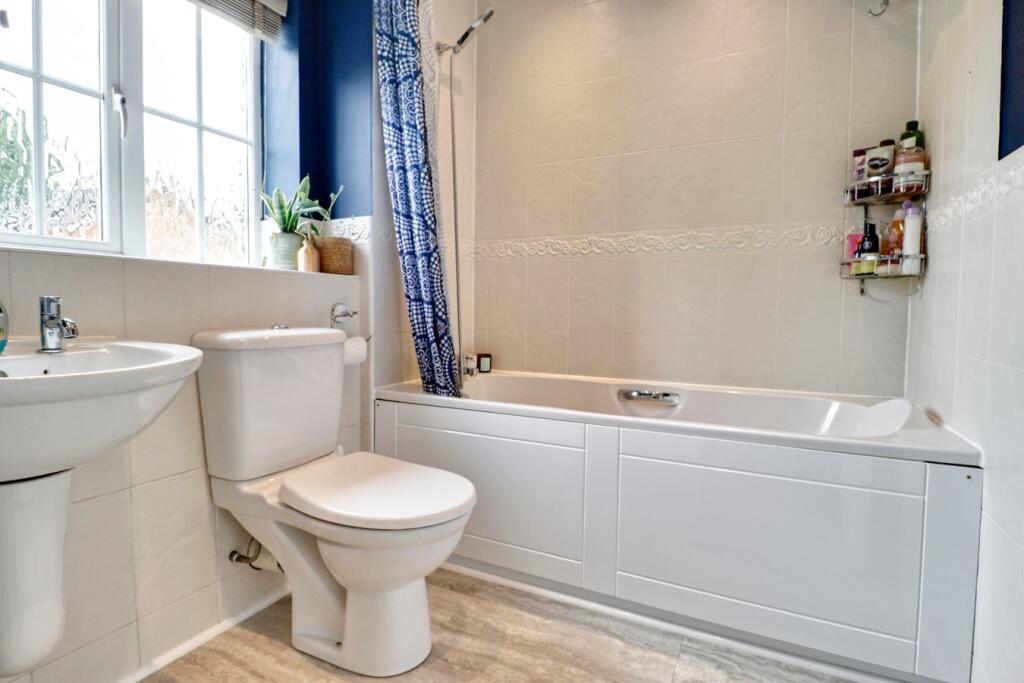 Additional property image - Hurn Grove, Bishop's Stortford, CM23
