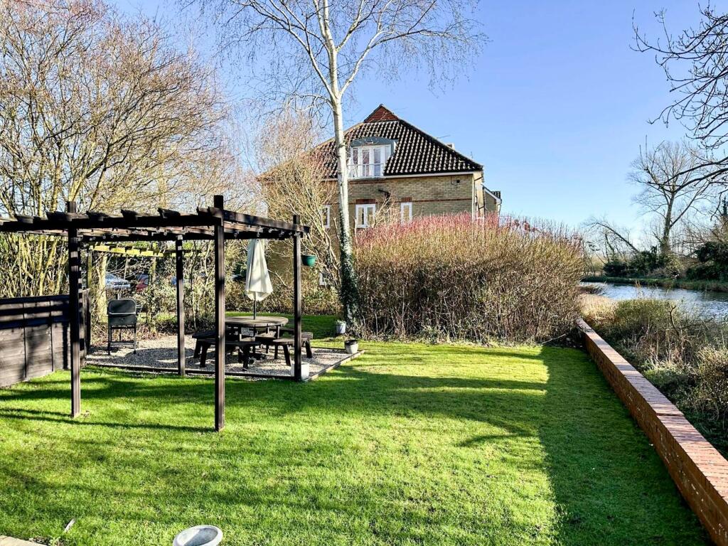 Additional property image - Cambridge Road, Harlow, CM20