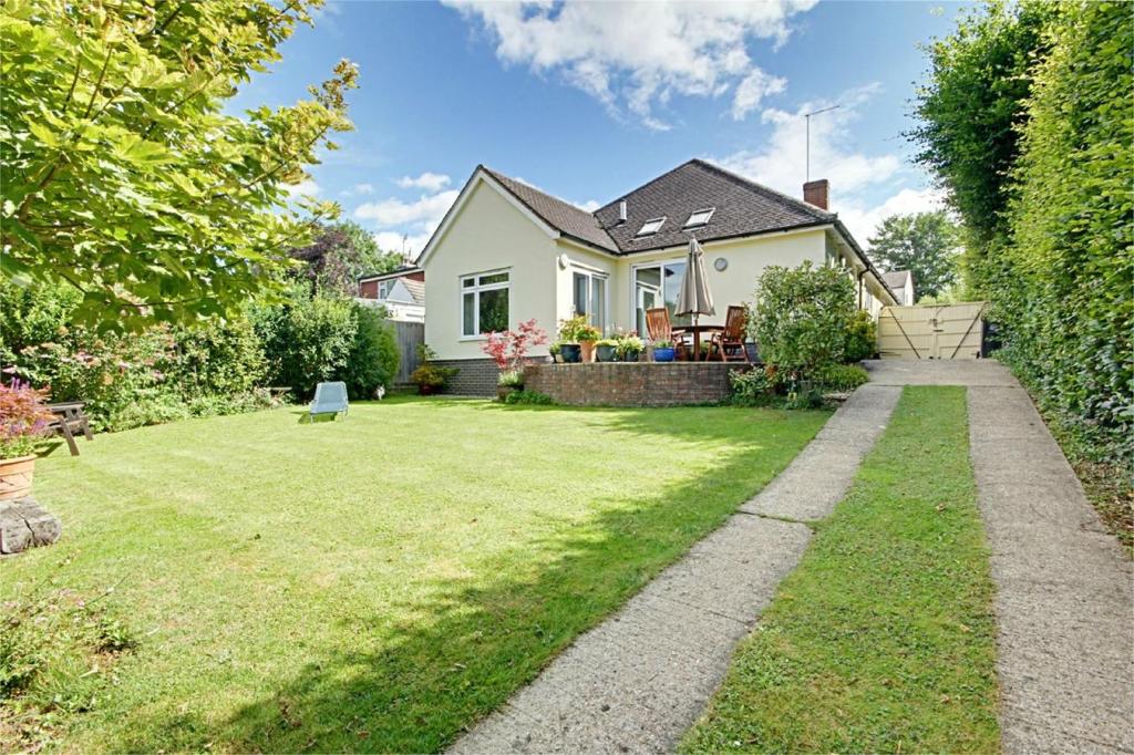 3 bedroom detached bungalow for sale in Sheering Lower Road