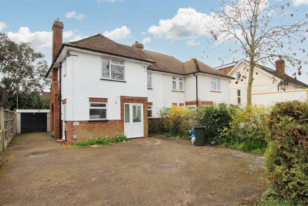3 bedroom house for rent in Rayleigh Road, Brentwood, CM13