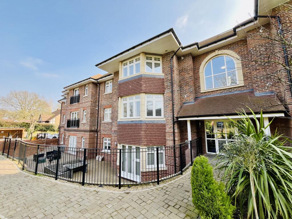 Main image of property: Kestrel Close, Shenfield