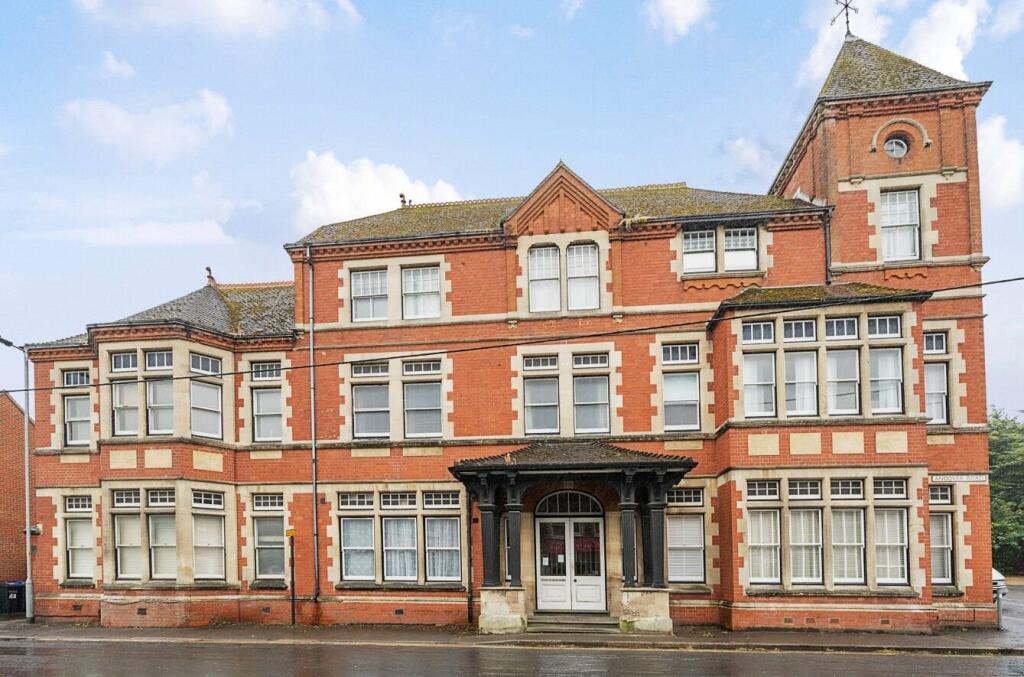 1 bedroom flat for sale in Andover Road, Ludgershall, Andover, SP11 9LZ