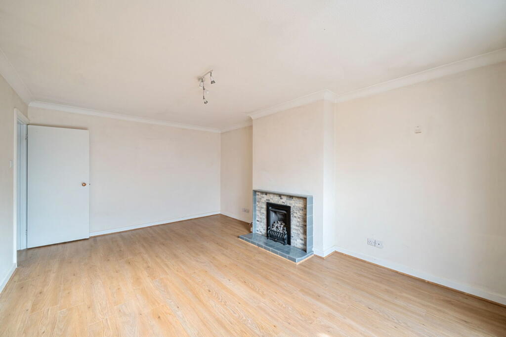 3 bedroom semidetached house for sale in Eardley Avenue, Andover, SP10