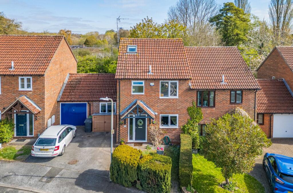 Main image of property: Shalbourne Close, Hungerford, RG17 0QH