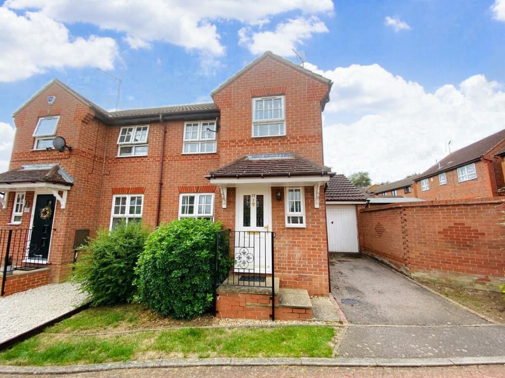 3 bedroom semidetached house for sale in Campanula Close, Abington