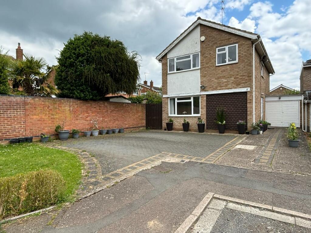 4 bedroom detached house for sale in Exmoor Close, Abington Vale