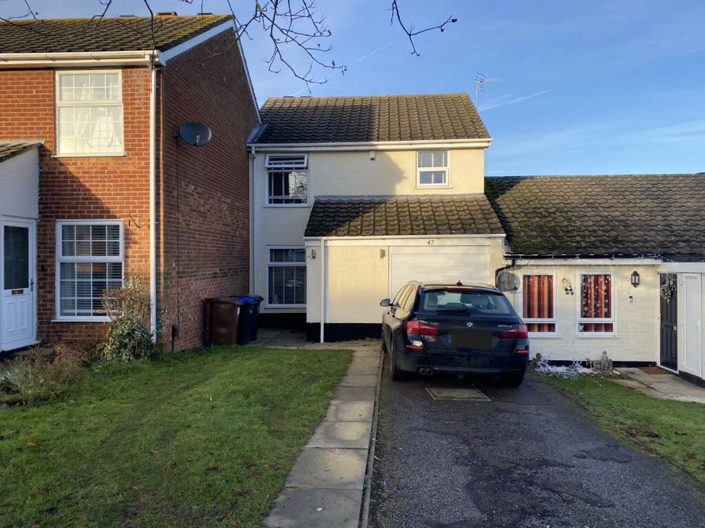 3 bedroom terraced house for sale in Viscount Road, Rectory Farm