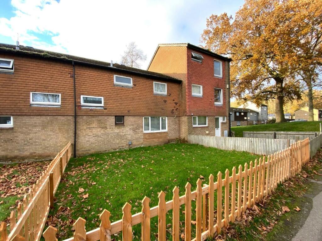 3 bedroom terraced house for sale in Leyside Court, Goldings