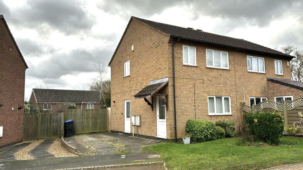 3 bedroom semidetached house for sale in Close, Rectory Farm