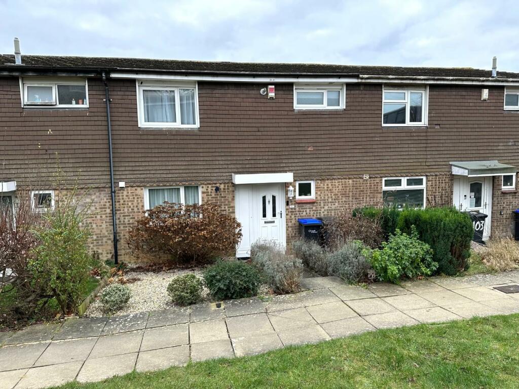 3 bedroom terraced house for sale in Brickwell Court, Standens Barn